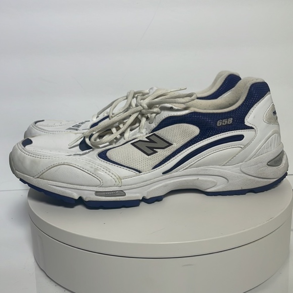 New Balance men’s walking athletic shoes size 10